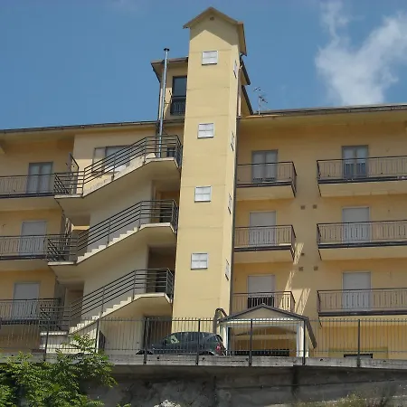 Caimo Bed-breakfast מלון