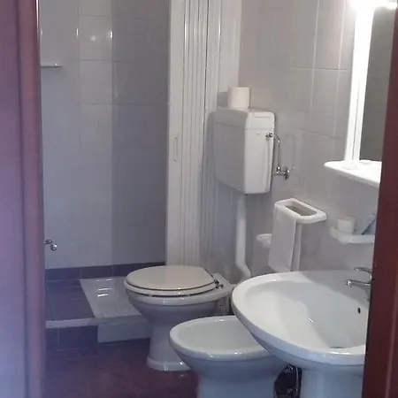 Caimo Bed-breakfast 3* ラゴネグロ
