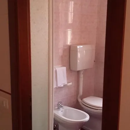 Caimo Bed-breakfast מלון