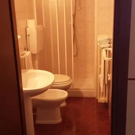 Caimo Bed-breakfast 3* ラゴネグロ